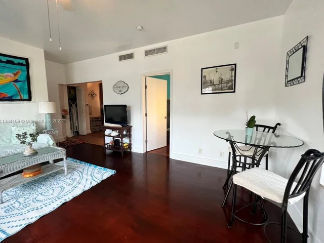 935 10th St # 1, Miami Beach FL 33139