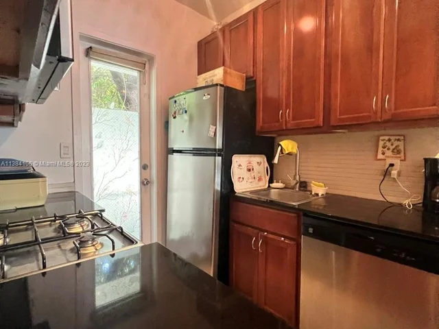 935 10th St # 1, Miami Beach FL 33139