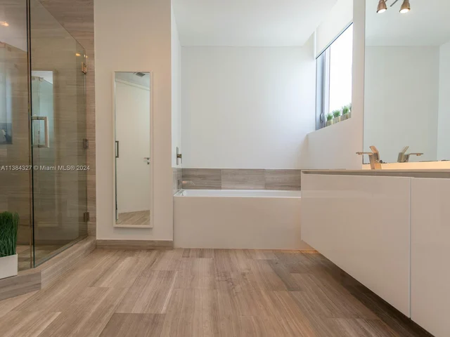 1300 Brickell Bay Dr # 3804, Miami FL 33131