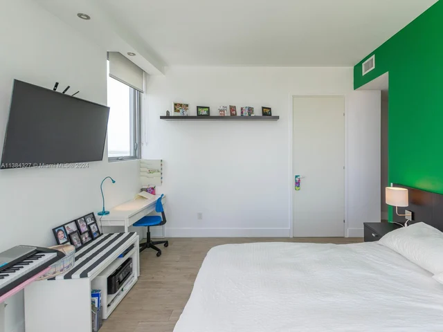 1300 Brickell Bay Dr # 3804, Miami FL 33131