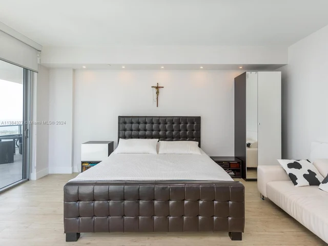 1300 Brickell Bay Dr # 3804, Miami FL 33131