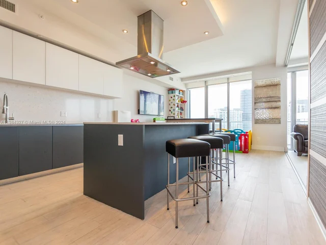 1300 Brickell Bay Dr # 3804, Miami FL 33131