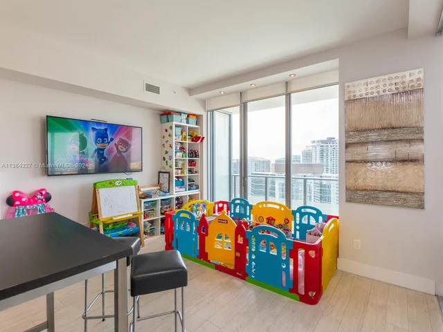 1300 Brickell Bay Dr # 3804, Miami FL 33131