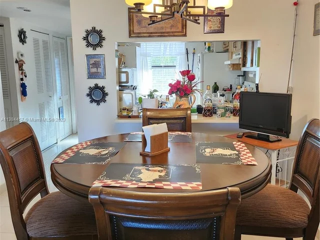 10331 Sunrise Lakes Blvd # 202, Sunrise FL 33322