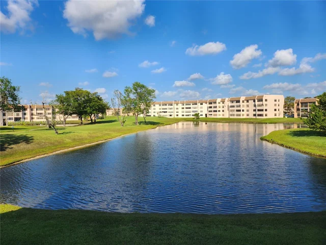 10331 Sunrise Lakes Blvd # 202, Sunrise FL 33322