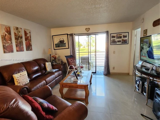 10331 Sunrise Lakes Blvd # 202, Sunrise FL 33322