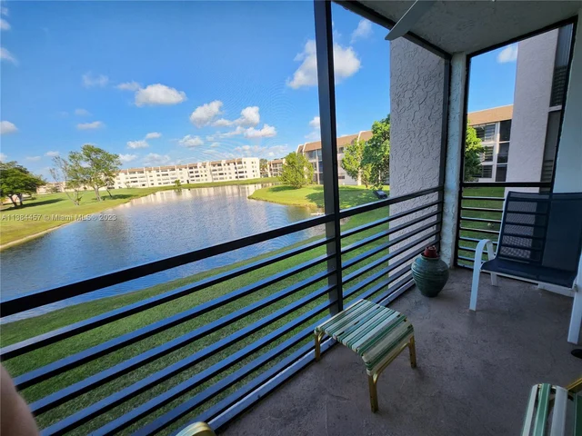 10331 Sunrise Lakes Blvd # 202, Sunrise FL 33322