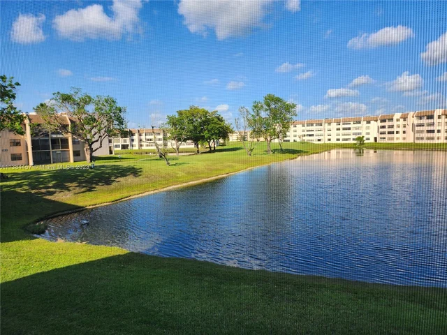 10331 Sunrise Lakes Blvd # 202, Sunrise FL 33322