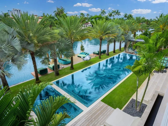 1510 W 25th St, Miami Beach FL 33140