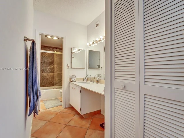 1965 S Ocean Dr # 4G, Hallandale Beach FL 33009