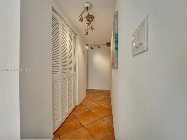 1965 S Ocean Dr # 4G, Hallandale Beach FL 33009