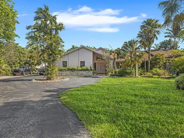 19505 SW 264th St, Homestead FL 33031