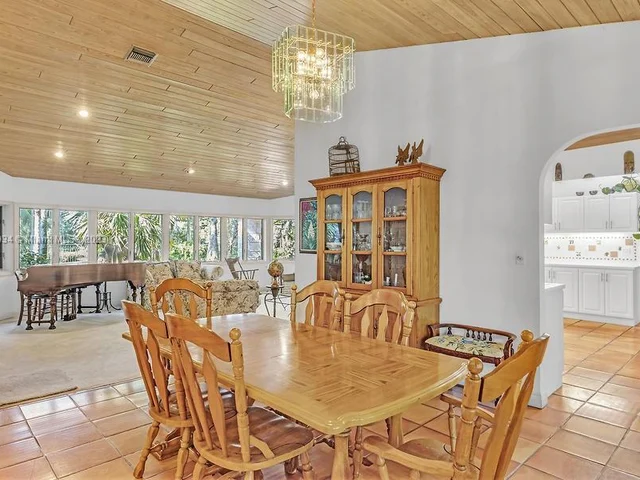 19505 SW 264th St, Homestead FL 33031