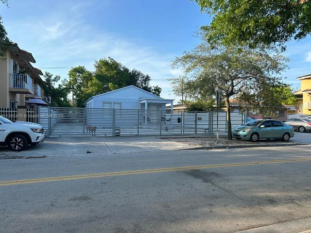 367 E 4th St, Hialeah FL 33010