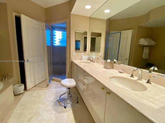 799 Crandon Blvd # 408, Key Biscayne FL 33149