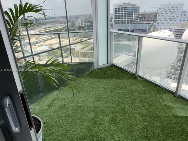 851 NE 1st Ave # 1802, Miami FL 33132