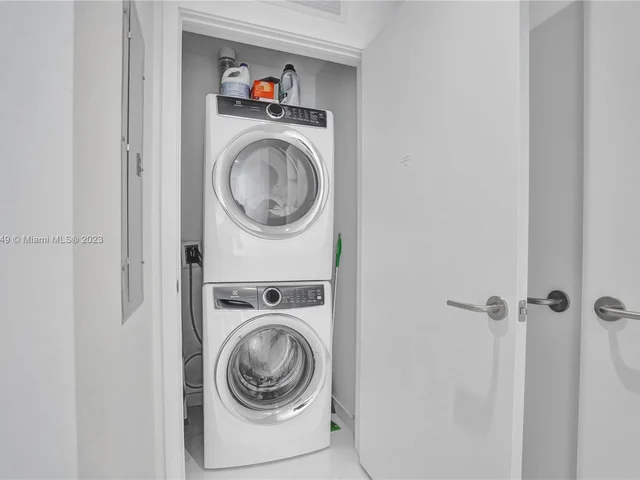 851 NE 1st Ave # 1802, Miami FL 33132