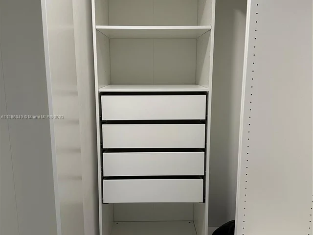 851 NE 1st Ave # 1802, Miami FL 33132