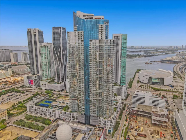 851 NE 1st Ave # 1802, Miami FL 33132