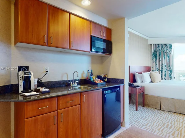 18001 Collins Ave # 2415, Sunny Isles Beach FL 33160