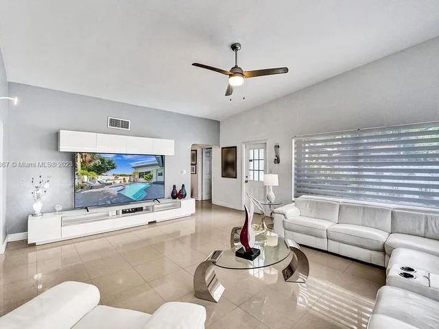 1750 71st St, Miami Beach FL 33141