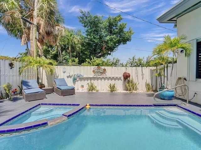 1750 71st St, Miami Beach FL 33141