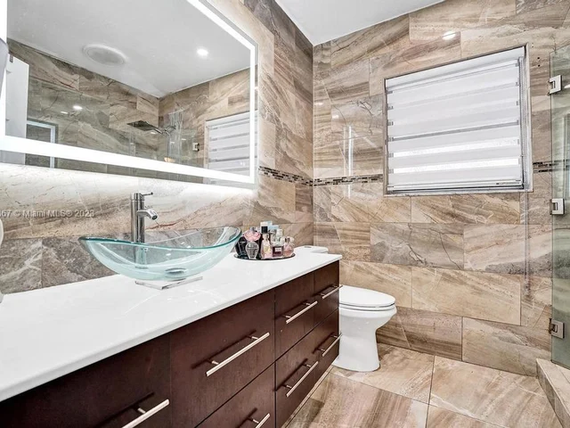 1750 71st St, Miami Beach FL 33141