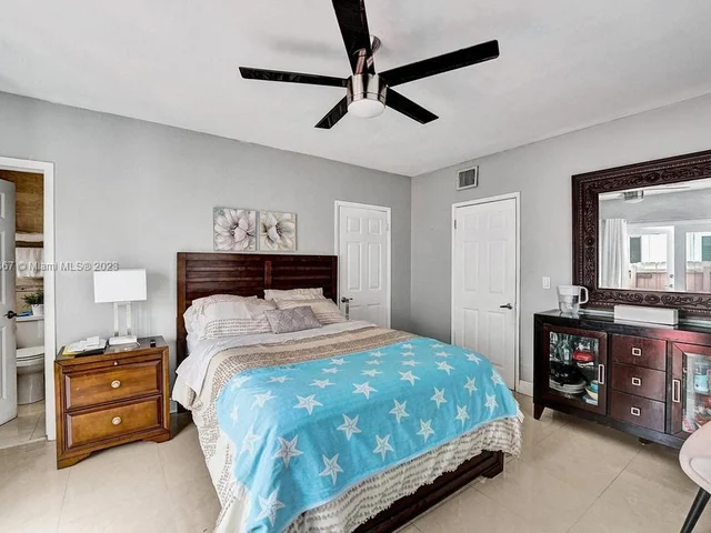 1750 71st St, Miami Beach FL 33141