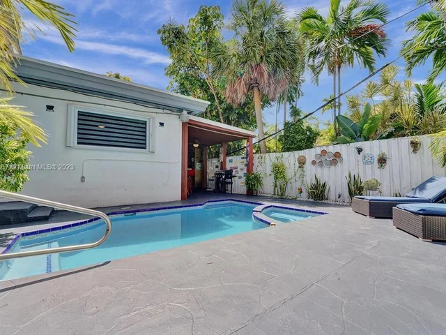 1750 71st St, Miami Beach FL 33141