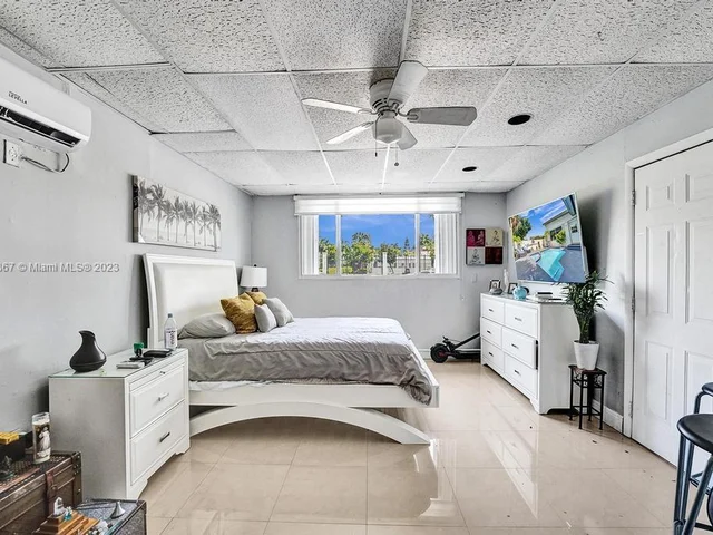 1750 71st St, Miami Beach FL 33141