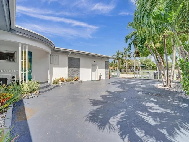 1750 71st St, Miami Beach FL 33141