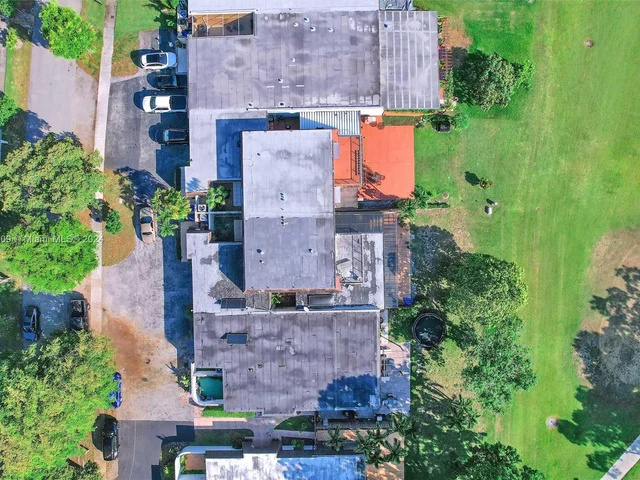 19204 W Lake Dr, Hialeah FL 33015