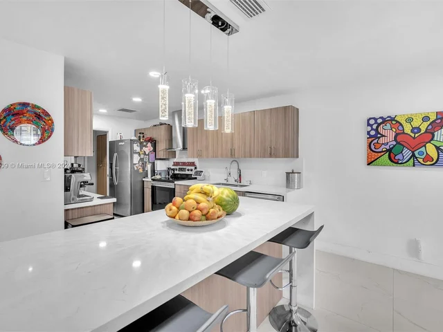 19204 W Lake Dr, Hialeah FL 33015