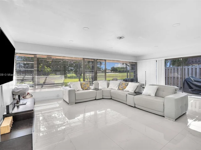 19204 W Lake Dr, Hialeah FL 33015