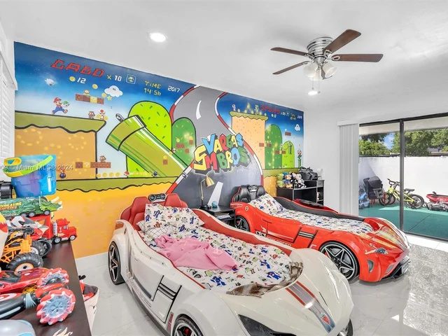 19204 W Lake Dr, Hialeah FL 33015