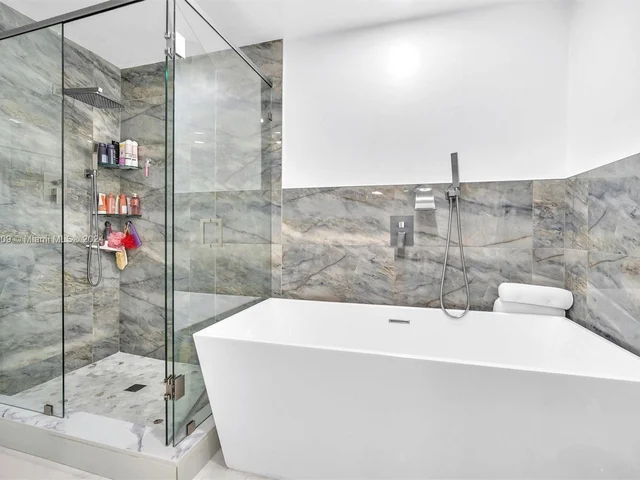 19204 W Lake Dr, Hialeah FL 33015