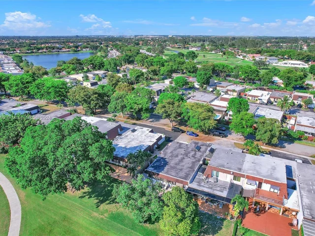 19204 W Lake Dr, Hialeah FL 33015