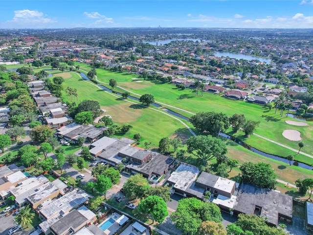 19204 W Lake Dr, Hialeah FL 33015