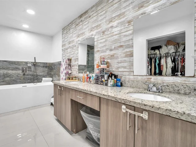 19204 W Lake Dr, Hialeah FL 33015