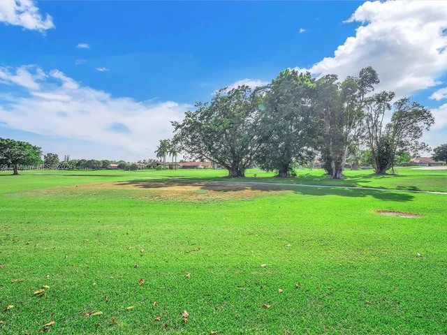 19204 W Lake Dr, Hialeah FL 33015