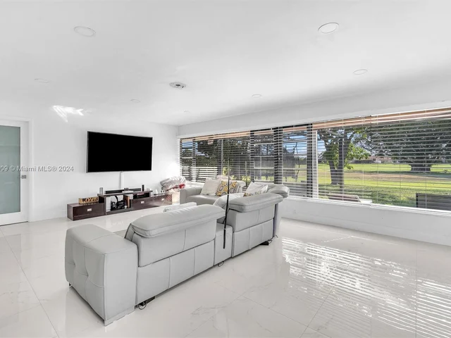 19204 W Lake Dr, Hialeah FL 33015