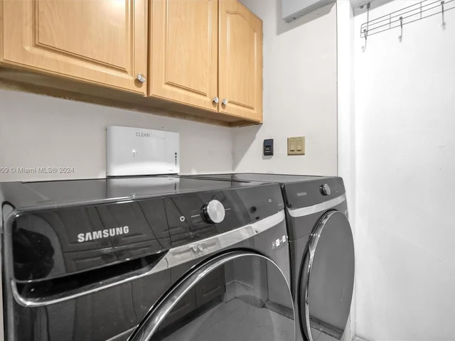 19204 W Lake Dr, Hialeah FL 33015