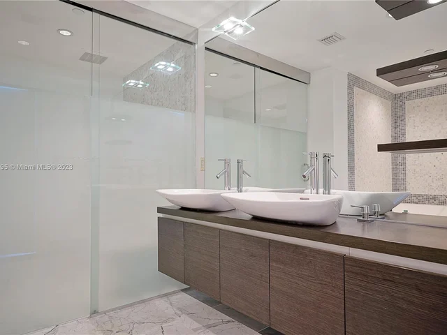 200 Biscayne Boulevard Way # 4414, Miami FL 33131