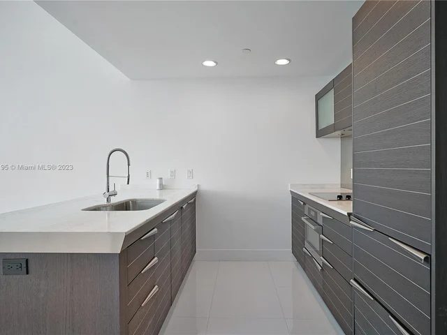 200 Biscayne Boulevard Way # 4414, Miami FL 33131