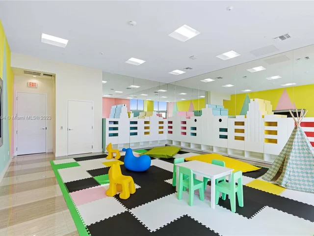 2000 Metropica Way # 1703, Sunrise FL 33323