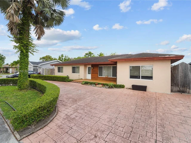 4882 SW 140th Ave, Miami FL 33175