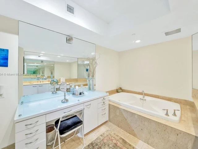 21200 Point Pl # 1901, Aventura FL 33180