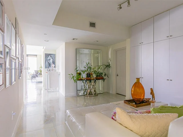 3340 NE 190 # 1101, Aventura FL 33180