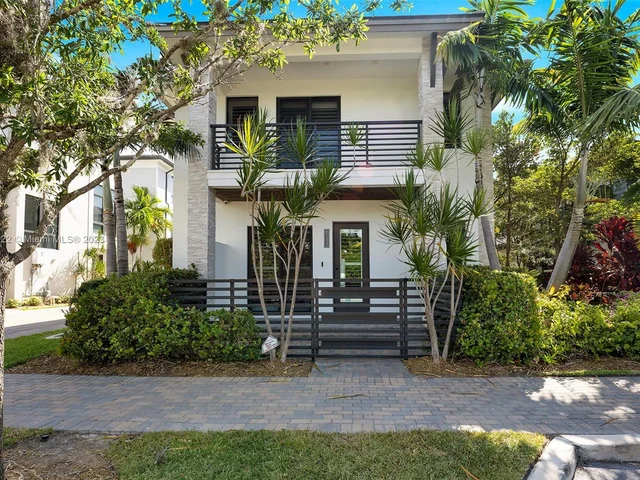 8233 NW 47th Ln, Doral FL 33166