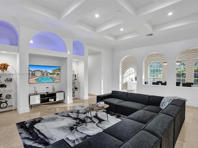 13751 Pine Meadow Ct, Davie FL 33325